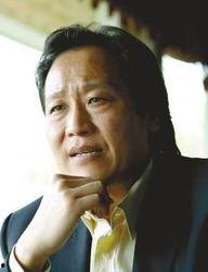 陈金飞家庭背景,出身名门，家族荣耀与个人奋斗的交织